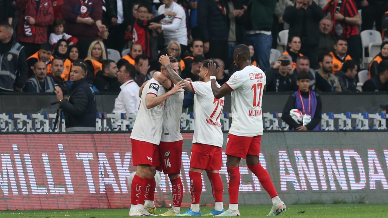 Çorum FK’nın Süper Lig zaferi kentin futbol tutkusunu canlandırdı