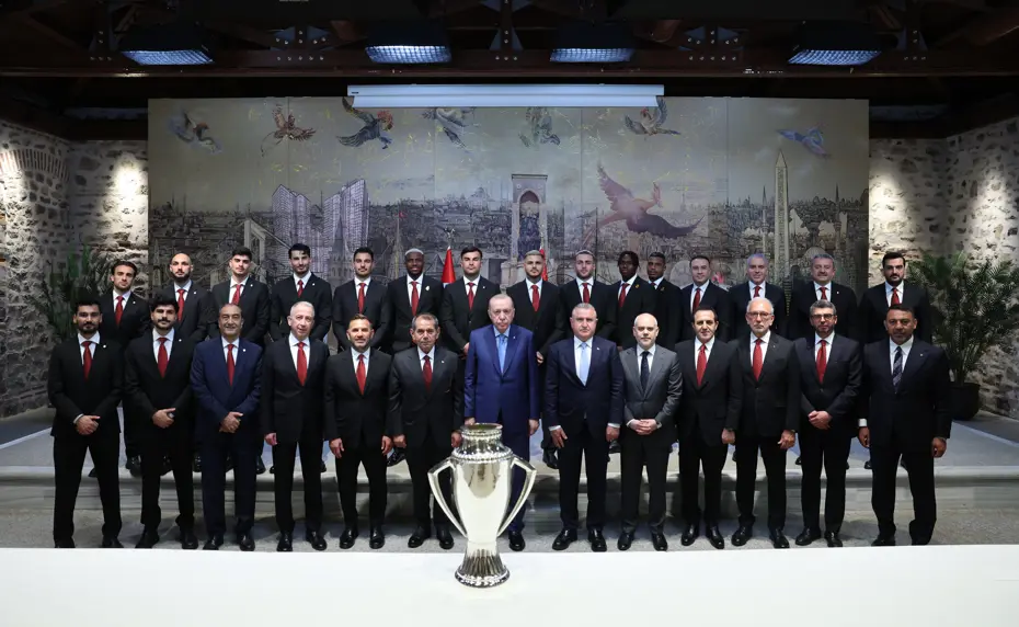 Cumhurbaşkanı Erdoğan, Süper Lig şampiyonu Galatasaray’ı Dolmabahçe’de ağırladı
