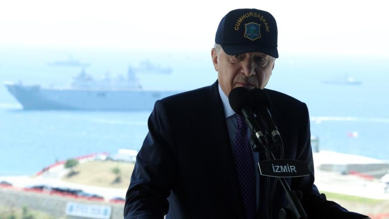 Cumhurbaşkanı Erdoğan, Türk Ordusunu Barış ve İstikrarın Simgesi Olarak Nitelendirdi