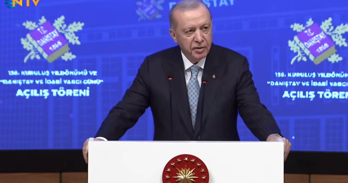 Cumhurbaşkanı Erdoğan, yeni anayasa çalışmalarının öncelikli olduğunu vurguladı