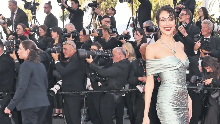Dilan Çiçek Deniz Cannes’da yeni pixie tarzıyla dikkatleri üzerine çekti