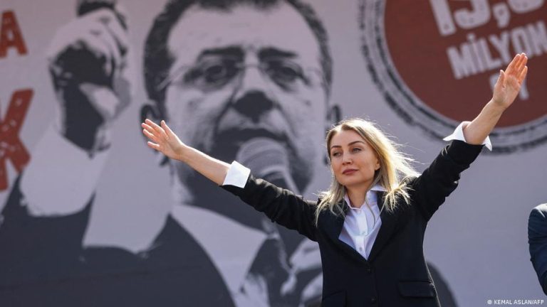 Dilek ve Ekrem İmamoğlu Almanya’da Dünya Vatandaşlığı Ödülü kazandı