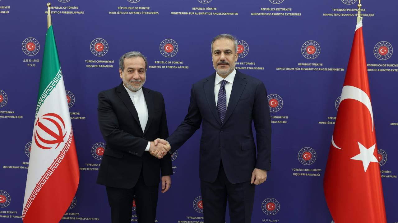 Dışişleri Bakanı Hakan Fidan ve İranlı Bakan Arakçi Bölgesel Konuları Telefonla Görüştü