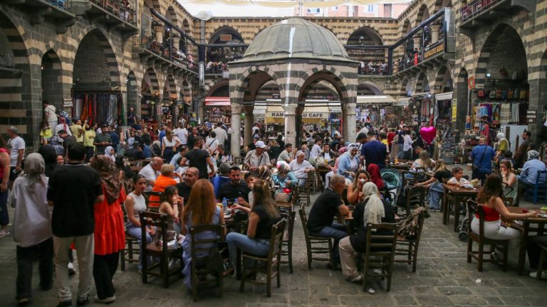 Diyarbakır ve Mardin’de Kurban Bayramı yoğunluğu turizmi canlandırıyor