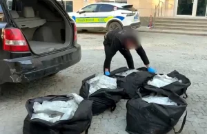 Edirne’de Narkotik Operasyonunda Moldova Plakalı Cipte 90 Kilo Uyuşturucu Bulundu