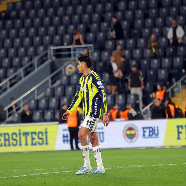 Edson Alvarez’in Gece Yarısı Paylaşımı Taraftarları Duygusal Anlar Yaşattı