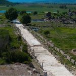 Efes Antik Kenti’ndeki taş hastanesinde sütunlar titizlikle restore ediliyor