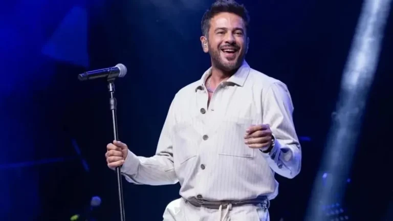 Emre Altuğ yeni albümü Efsane ile dokuz şehirde açıkhava konserleri verecek