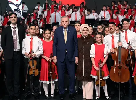 Erdoğan, 19 Mayıs Etkinliğinde Çocuk Orkestrası ve Korosu ile Gençlere Hitap Etti