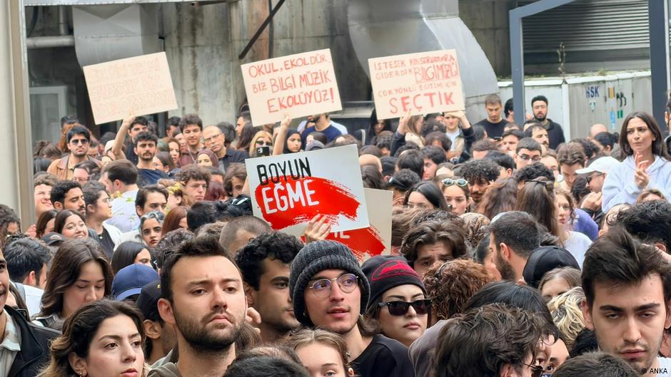 Erdoğan, Bilgi Üniversitesi’nin Kapatılma Kararını İptal Ederek Yeniden Açılmasını Sağladı