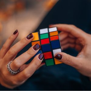 Erno Rubik’in kendi bulmacasını çözememesi zekâ oyuncaklarının tarihine damga vurdu
