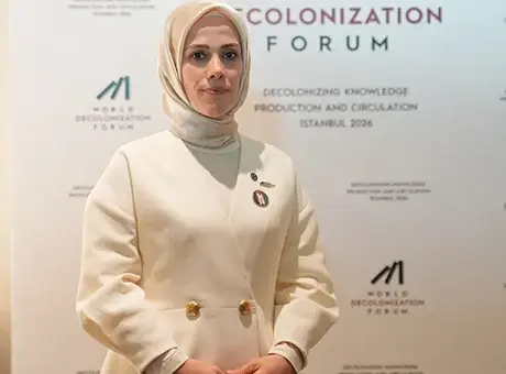 Esra Albayrak, Dünya Dekolonizasyon Forumu’nda küresel krizin köklerini sorguladı