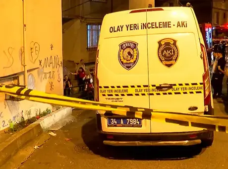 Eyüpsultan’da 3 katlı binada çıkan yangında iki çocuk ağır yaralandı