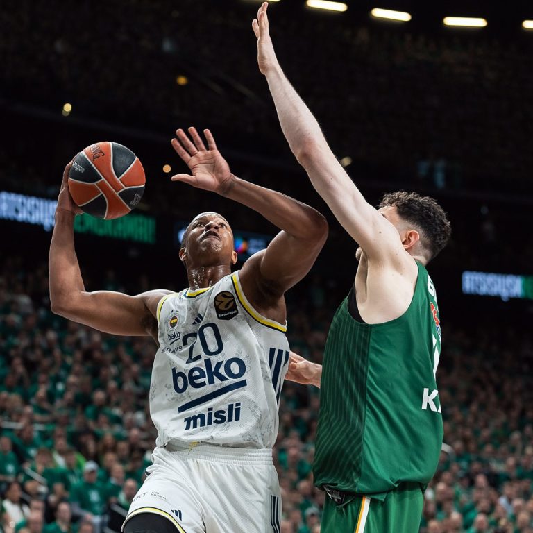 Fenerbahçe Beko Zalgiris Kaunas’a kaybetti, heyecan serinin dördüncü maçına taşınıyor