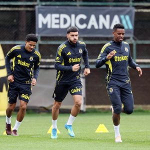 Fenerbahçe, Eyüpspor ile kritik Süper Lig karşılaşmasına odaklanıyor