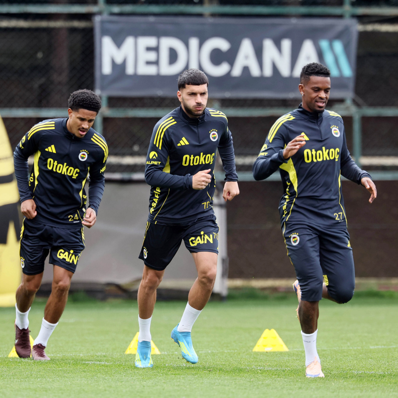 Fenerbahçe, Eyüpspor ile kritik Süper Lig karşılaşmasına odaklanıyor