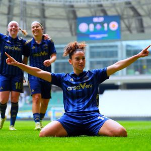 Fenerbahçe Kadın Futbol Takımı, Ligde İlk Şampiyonluğunu Giresun Galibiyetiyle Kazandı