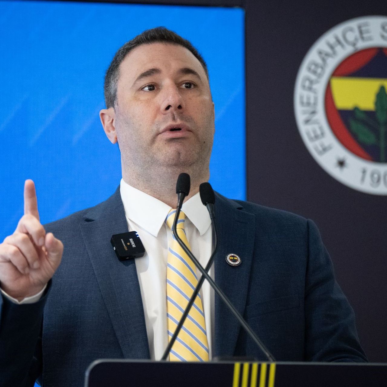 Fenerbahçe’de Barış Göktürk adaylıktan çekildi ve Aziz Yıldırım’a destek verdi