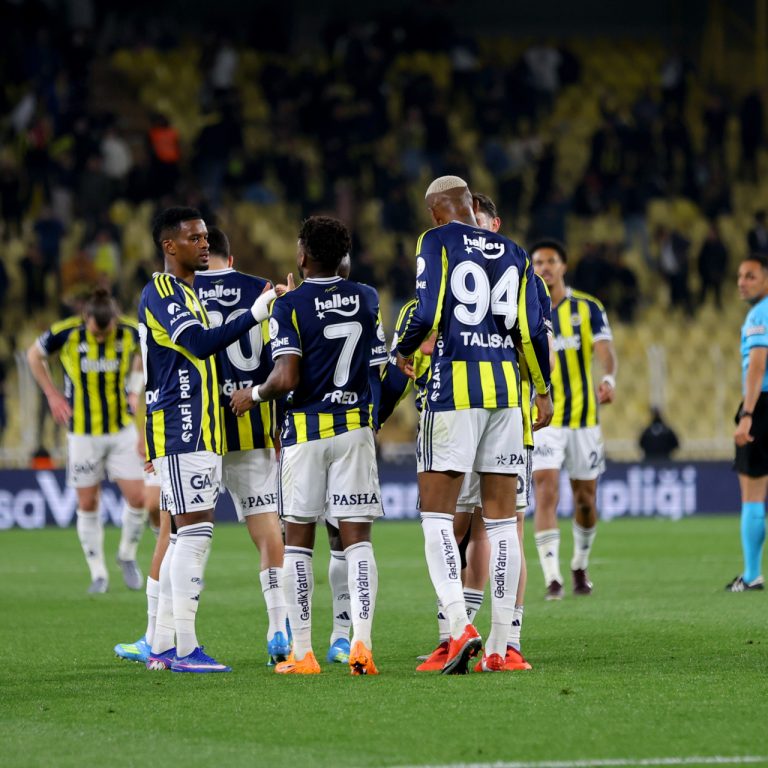 Fenerbahçe’nin Başakşehir Zaferi Sonrası Spor Yazarları Sezonun Kritiğini Yaptı