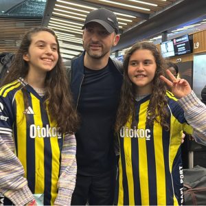 Fenerbahçe’nin eski teknik direktörü Tedesco, taraftarların sevgi gösterileriyle uğurlandı