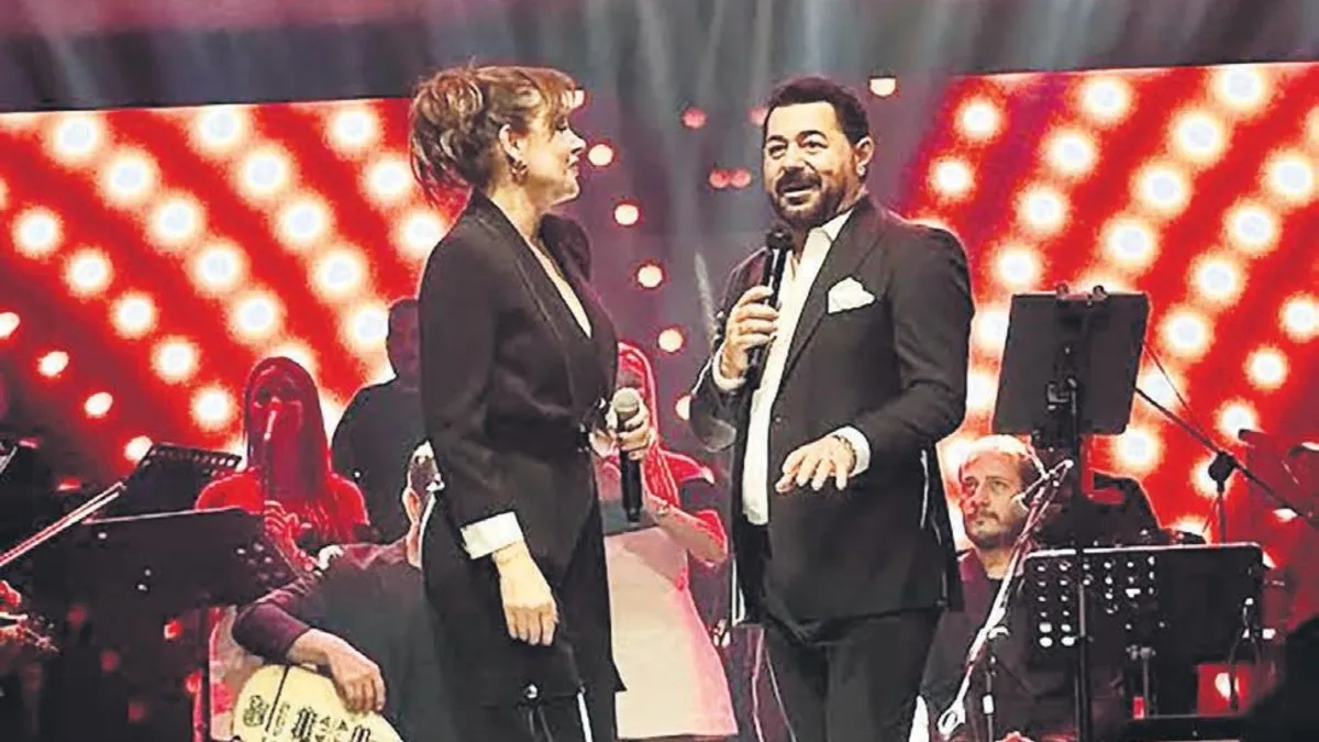 Funda Arar ve Febyo Taşel Maslak’ta Serkan Kaya ile sahneye çıktı