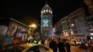 Galata Kulesi’nde düzenlenen ışık gösterisi kültürel mirasa dikkat çekti