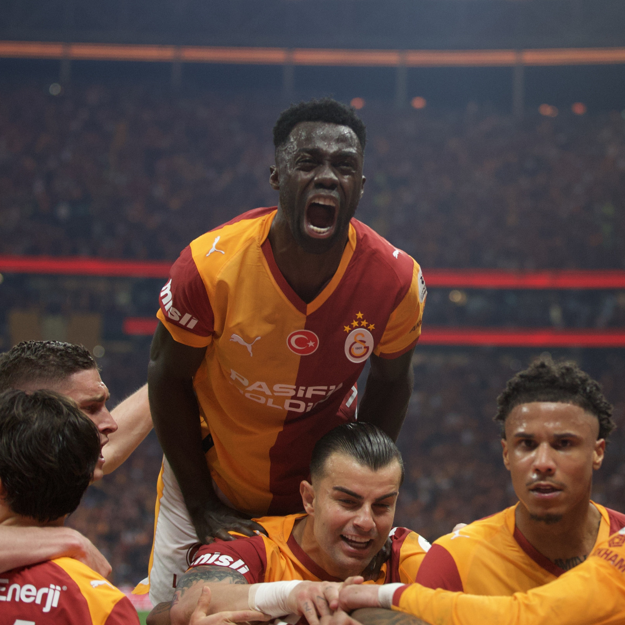 Galatasaray Antalyaspor karşısında şampiyonluk için sahaya çıkıyor