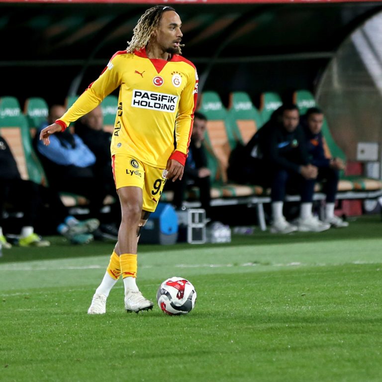 Galatasaray Sacha Boey’in Geleceği İçin Kritik Kararını Verdi