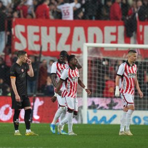 Galatasaray, Samsunspor Karşısında Farklı Yenilgiyle Şampiyonluk Şansını Zora Soktu