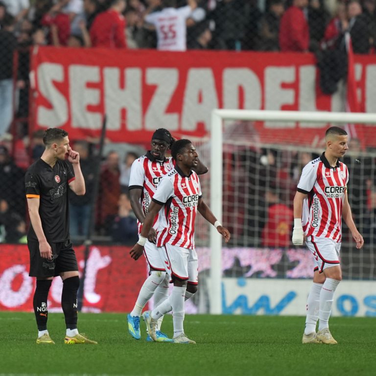 Galatasaray, Samsunspor Karşısında Farklı Yenilgiyle Şampiyonluk Şansını Zora Soktu