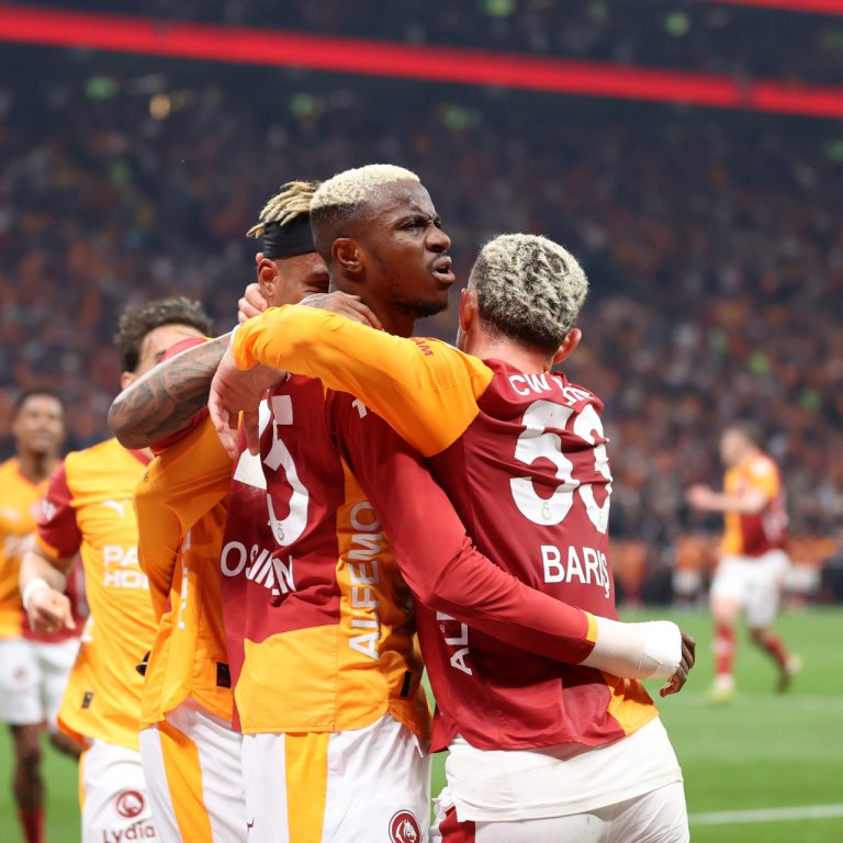 Galatasaray Samsunspor karşısında kazanarak 26. şampiyonluğunu ilan etmeye hazırlanıyor