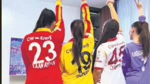 Galatasaray Samsunspor karşısında şampiyonluk mücadelesi verirken aileler ekran başındaydı