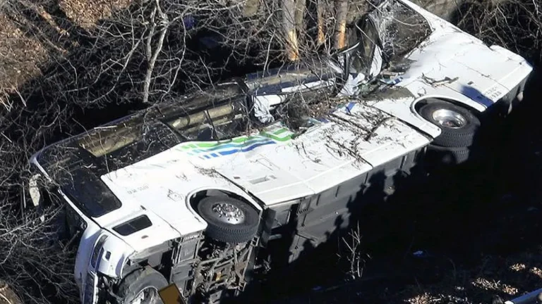 Gana’daki korkunç trafik kazasında otobüs ve kamyon çarpıştı, 12 can kaybı yaşandı