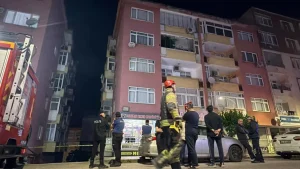 Gebze’de kolonlarından gelen sesler nedeniyle 7 katlı bina tahliye edildi