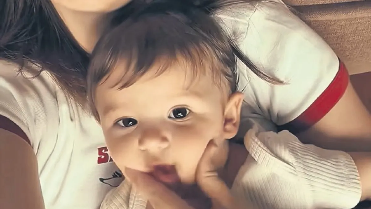 Gizem Karaca’nın kızı Yaz ile Bodrum’daki renkli anları sosyal medyada beğeni topladı