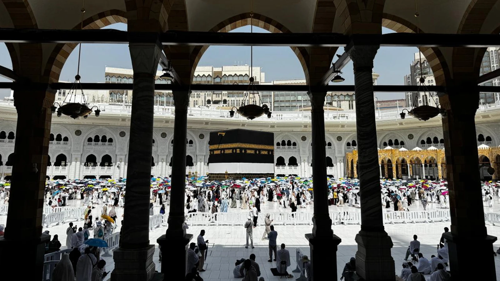 Hac ibadeti için kutsal topraklara akın eden 1,7 milyon Müslüman hacı oldular