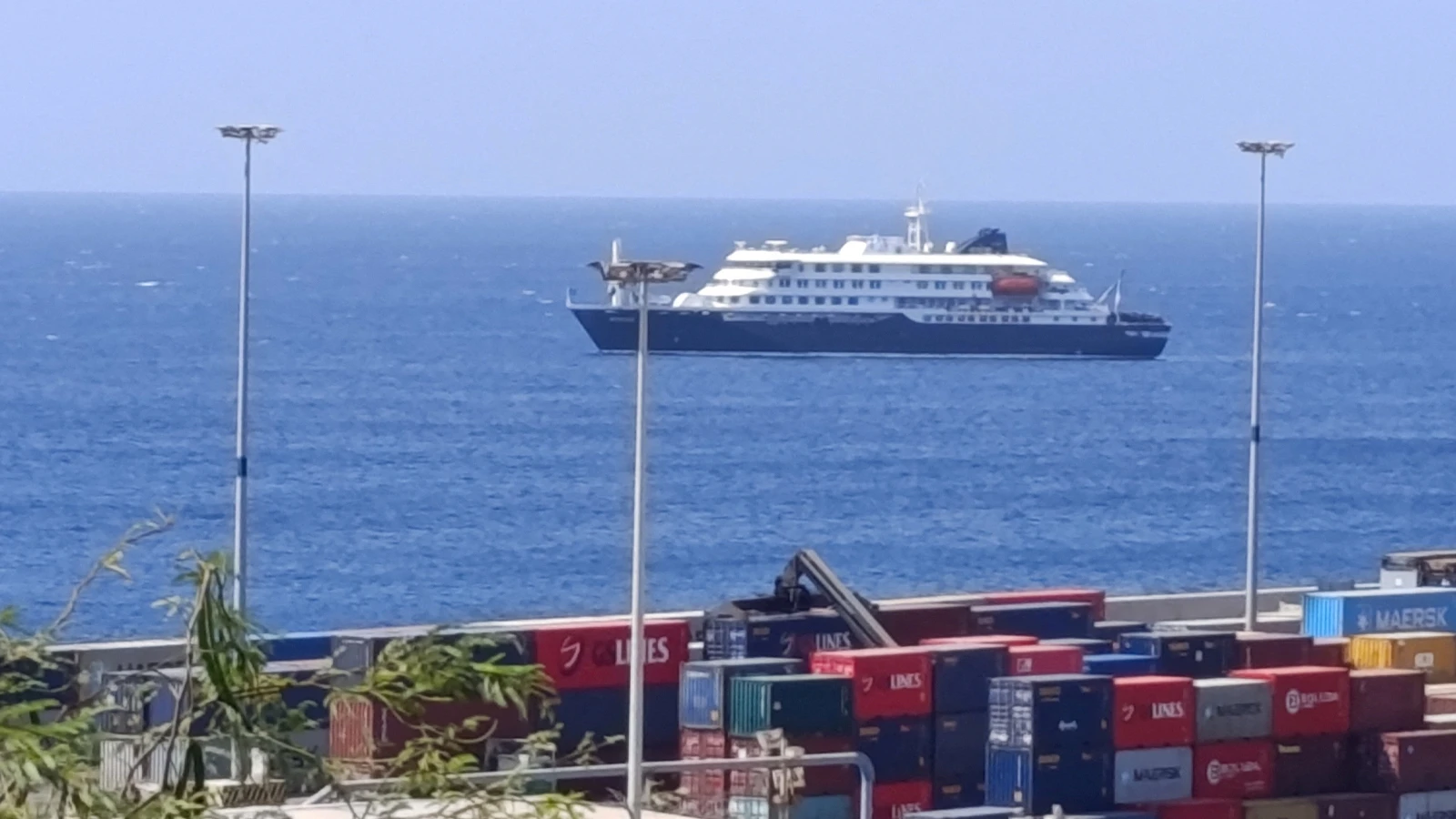 Hantavirüs vakaları tespit edilen MV Hondius, Kanarya Adaları’na doğru ilerliyor