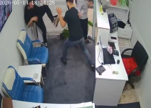 Hatay’da döviz bürosu sahibi saldırganla boğuşarak kurşunlardan kurtuldu