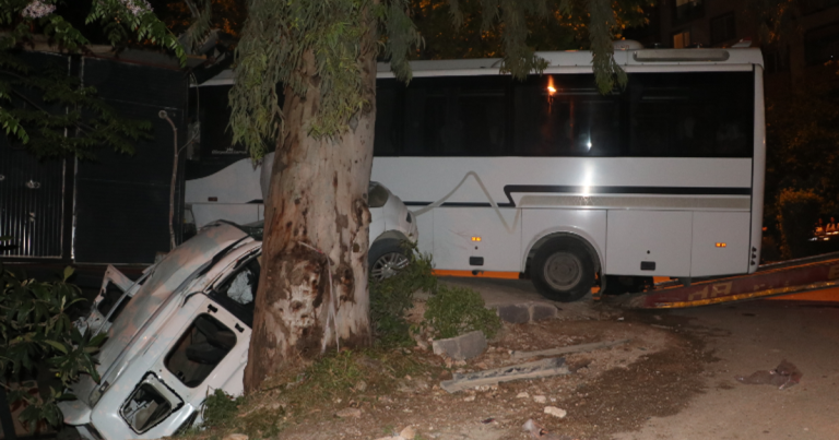 Hatay’da kontrolden çıkan midibüs karşı şeride geçerek kazaya sebep oldu