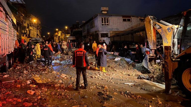 Hatay’da şiddetli sağanak felakete yol açtı, Antakya ve Samandağ’daki hasar endişe verici