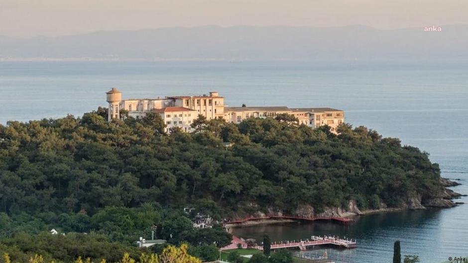 Heybeliada Sanatoryumu’nun Diyanet’e devri Adalar Belediyesi’ni harekete geçirdi
