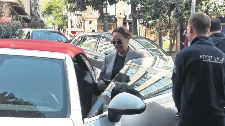 Hülya Avşar sokak röportajlarına son vereceğini duyurdu