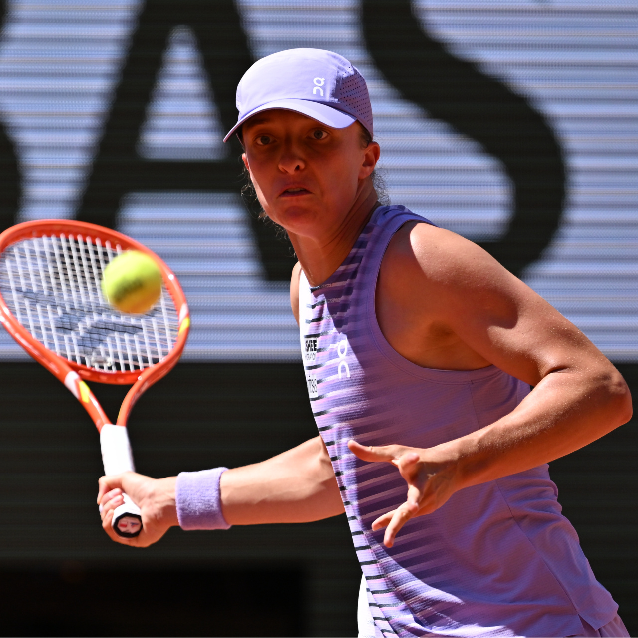 Iga Swiatek, Roland Garros’ta Çek Rakibi Bejlek’i Geçerek 3. Tura Yükseldi