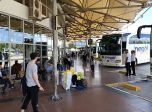 İnegöl Otobüs Terminali’nde Unutulan Çantadaki Ziynet Eşyaları Geri Sahibini Buldu