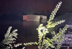 İnegöl’de Taşan Dere Sonrası Mahsur Kalan Çiftçi Botla Kurtarıldı