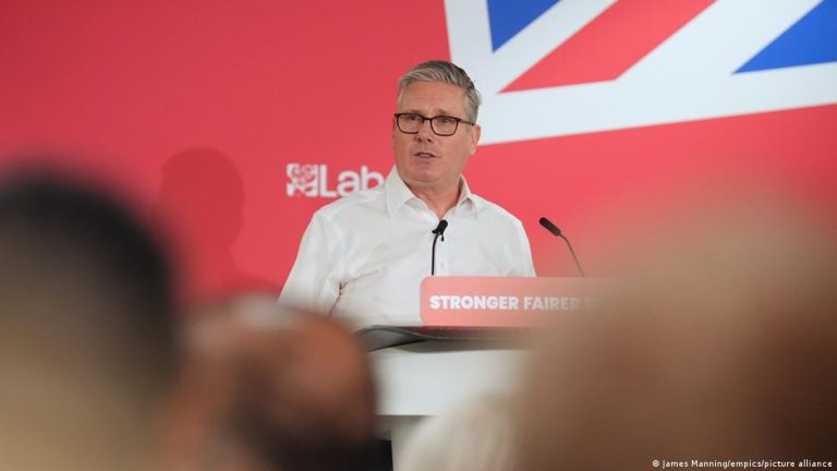 İngiltere Başbakanı Keir Starmer partisinden gelen istifa çağrılarına direniyor