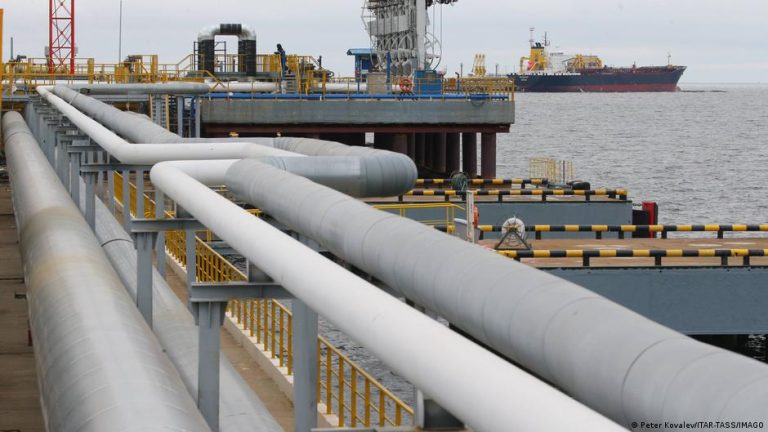 İngiltere, Hürmüz krizi nedeniyle Rus petrolüne yönelik kısıtlamaları yumuşattı