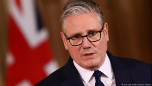 İngiltere’de Keir Starmer yerel seçim hezimeti sonrası istifa çağrılarına direniyor