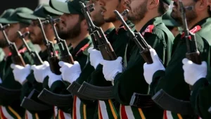 İran Devrim Muhafızları Hürmüz Boğazı’nda kurallara uymayan gemilere müdahale edecek