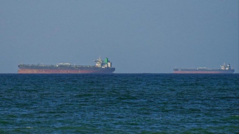 İran Devrim Muhafızları Hürmüz Boğazı’ndan 26 geminin geçişini koordine etti